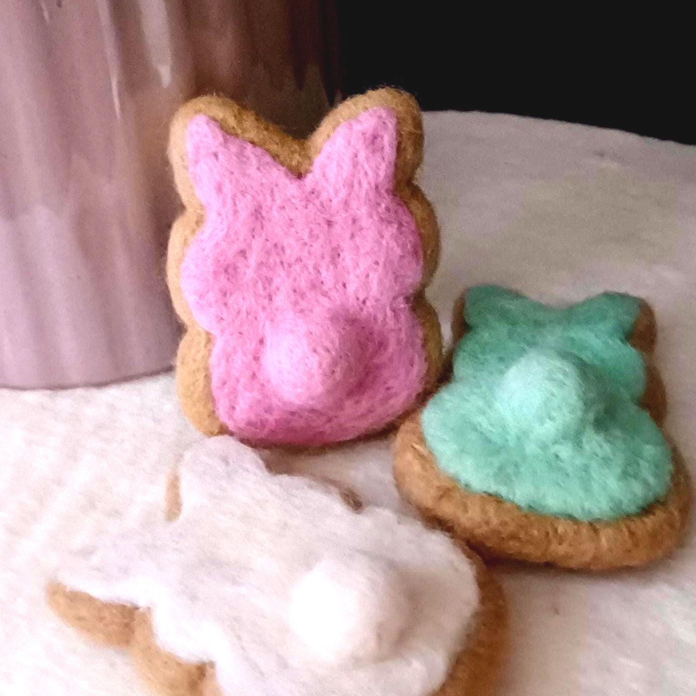Easter Bunny biscuit - green